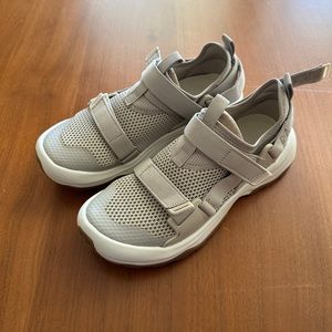 Teva Outflow Universal Hybrid Water Sandal and Sneaker